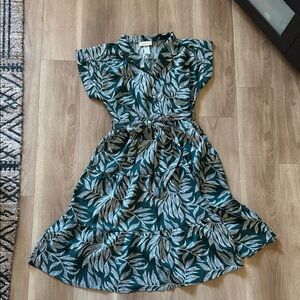 Chic Leaf Print Midi Dress in Green